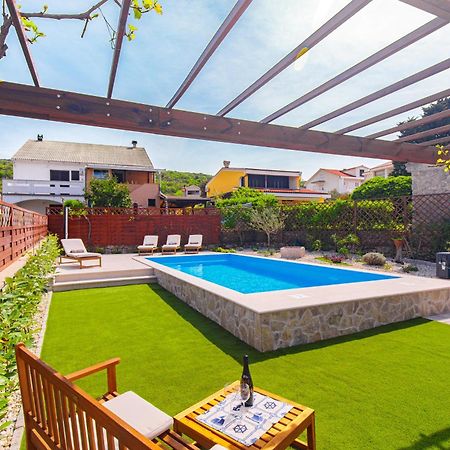 Home Away From Home With A Heated Pool Punat Exteriör bild