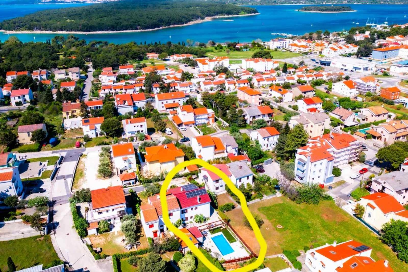 Home Away From Home With A Heated Pool Punat Exteriör bild