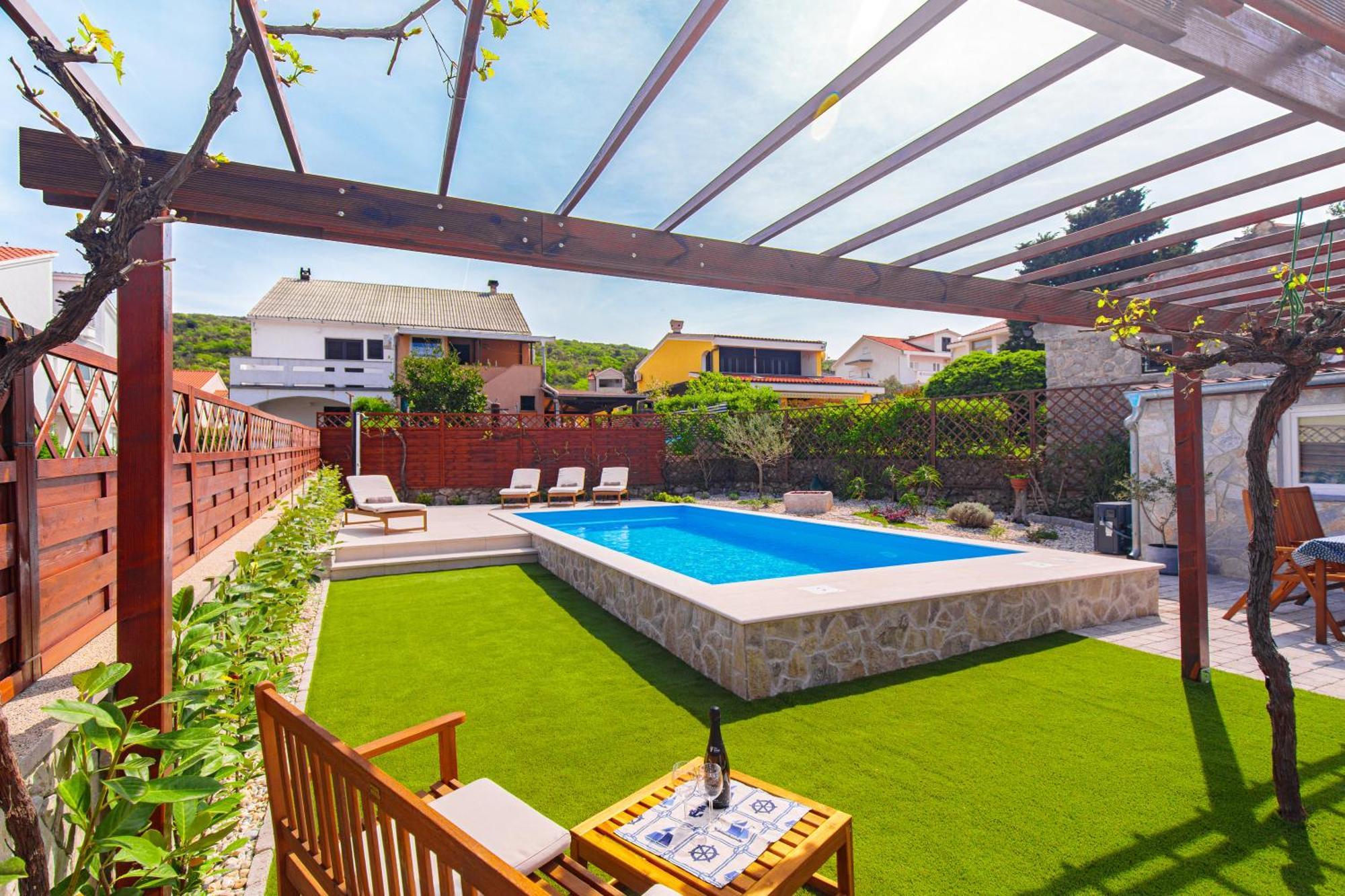 Home Away From Home With A Heated Pool Punat Exteriör bild