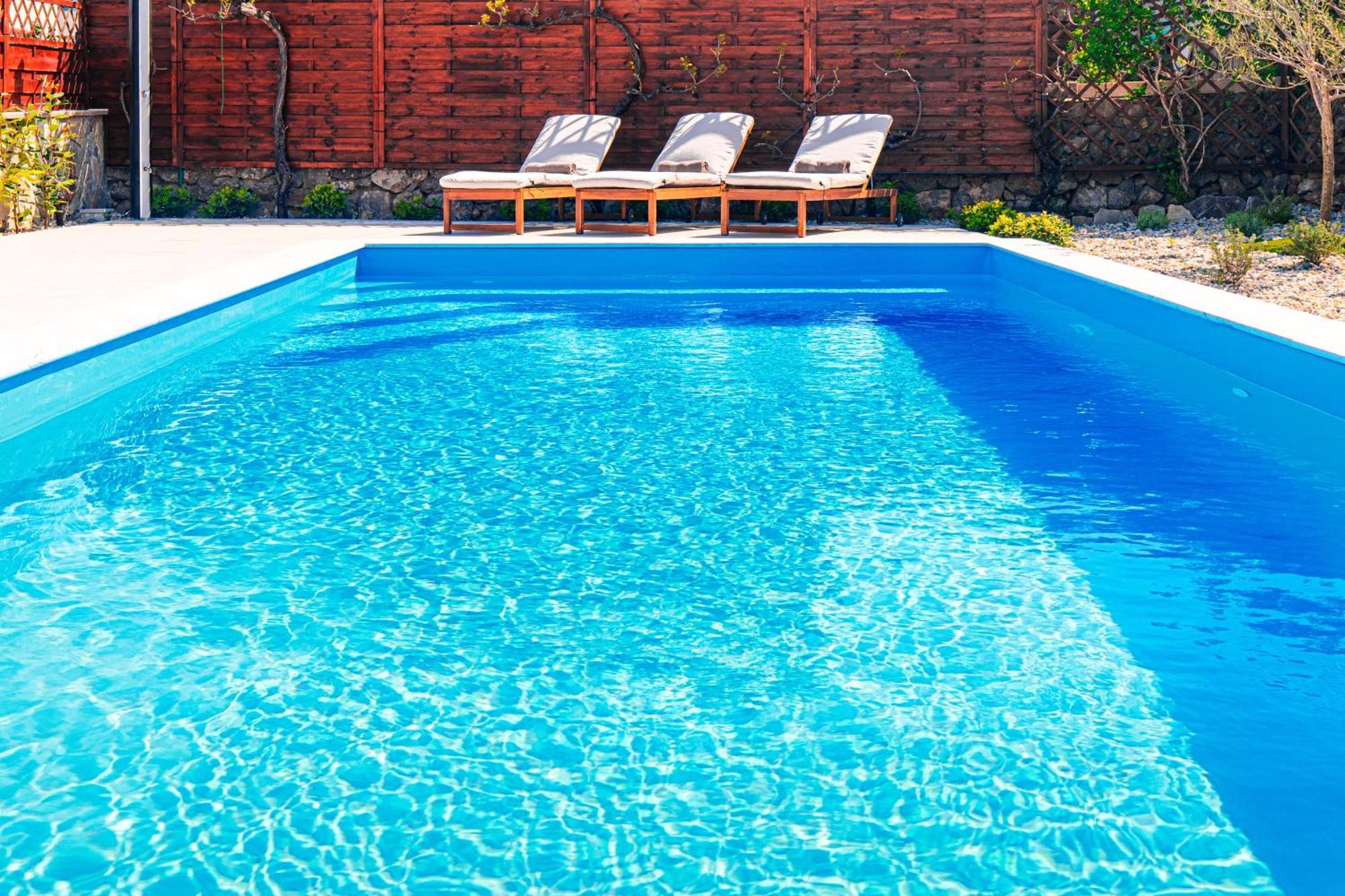 Home Away From Home With A Heated Pool Punat Exteriör bild