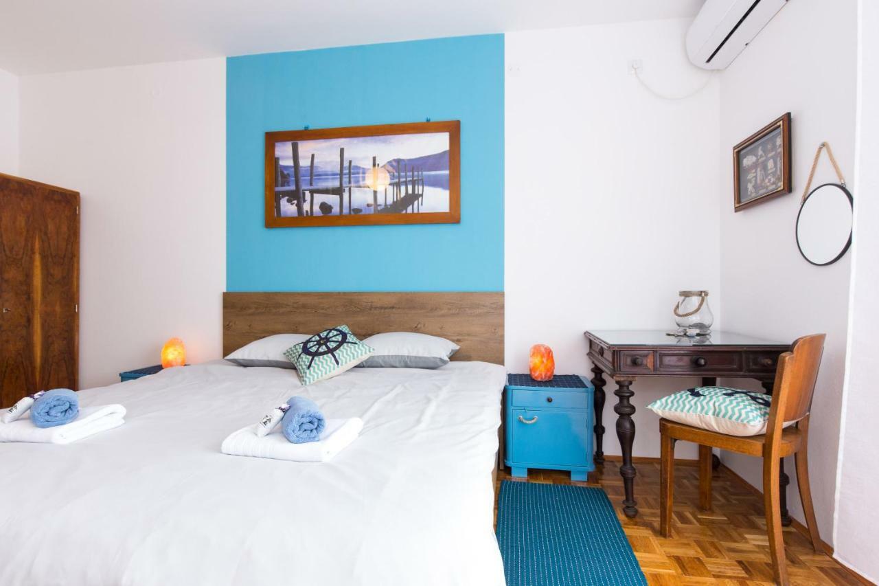 Home Away From Home With A Heated Pool Punat Exteriör bild