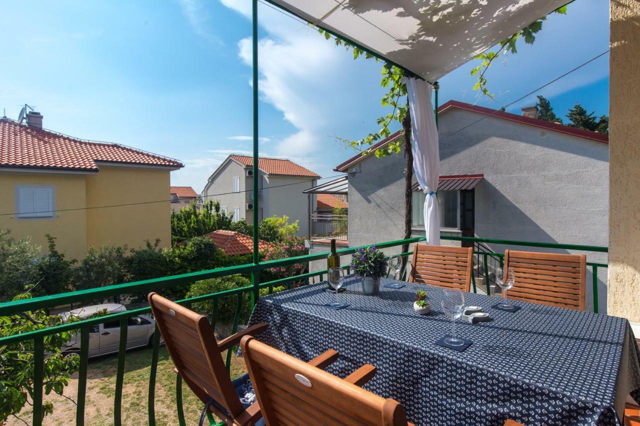 Home Away From Home With A Heated Pool Punat Exteriör bild